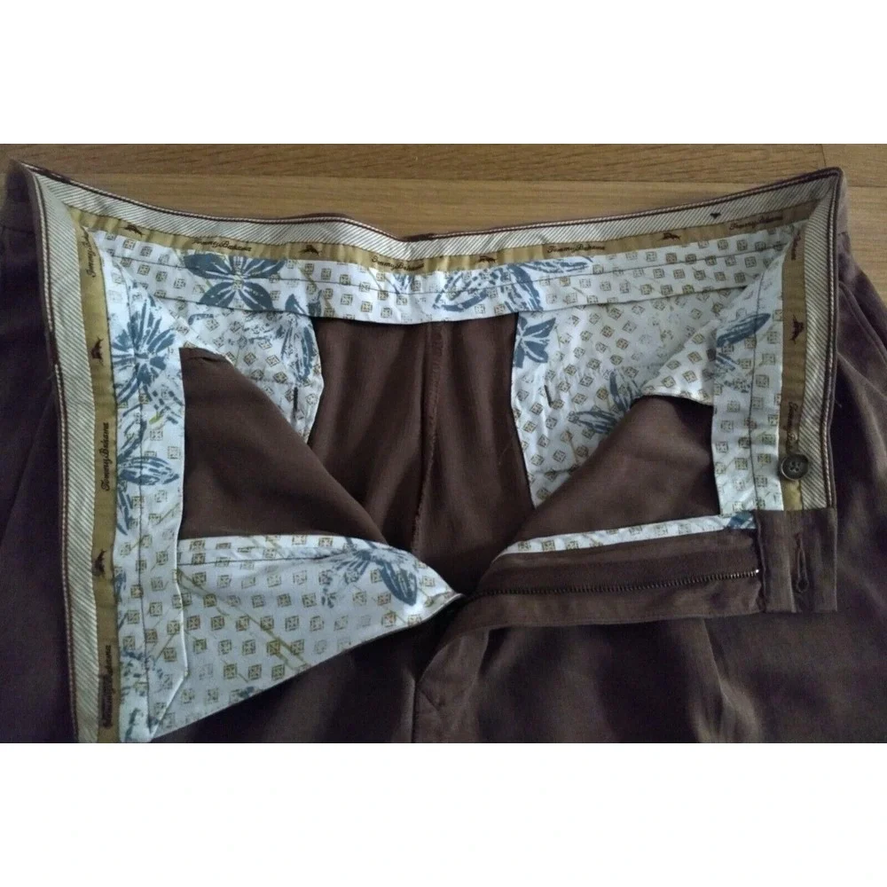TOMMY BAHAMA Shorts Mens 38 Brown 100%‎ Silk Pleated Front Lightweight Chinos